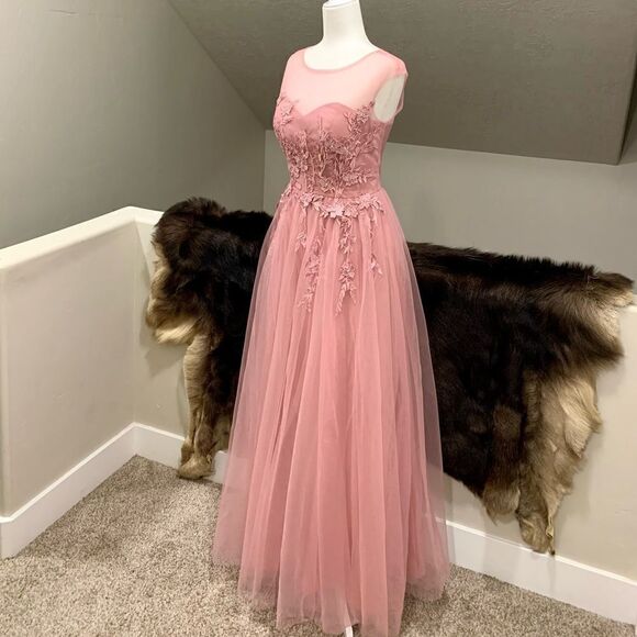 New Elegant Floral Lace Appliqué With Beads Tulle Dress - Picture 10 of 12